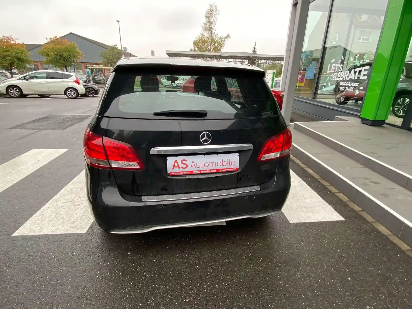 Mercedes-Benz B 180