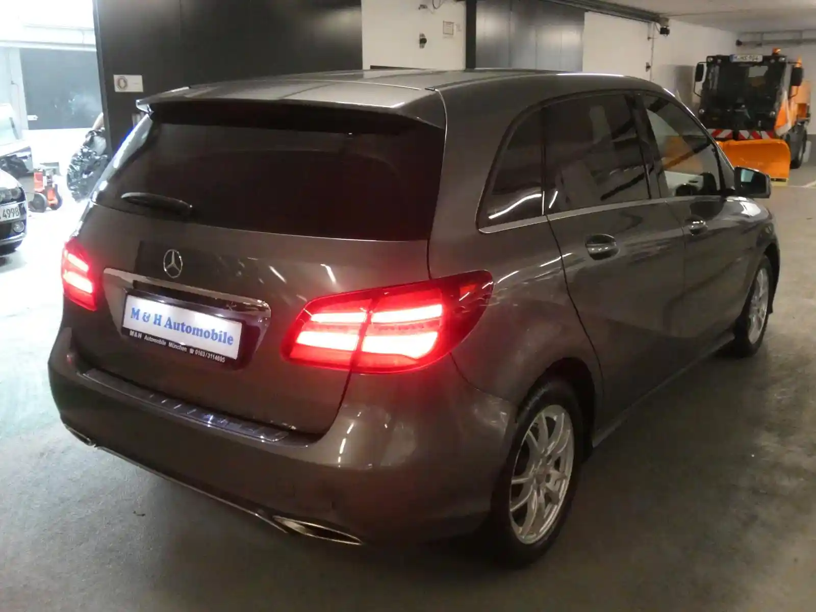 Mercedes-Benz B 180