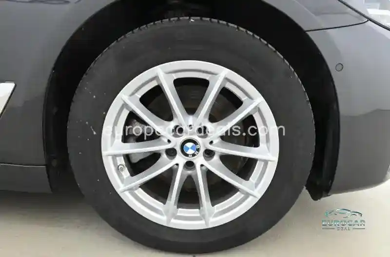 BMW 518