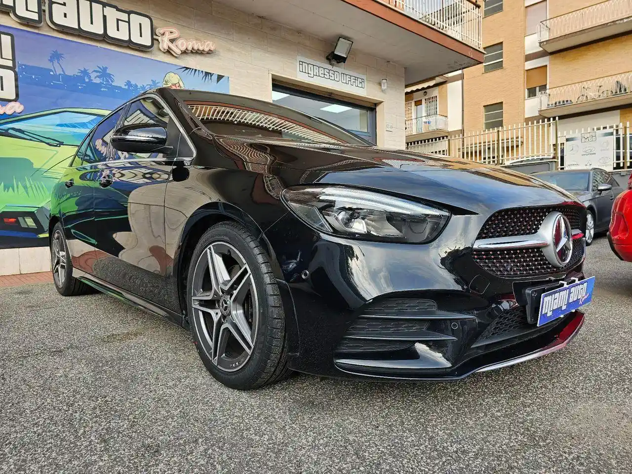 Mercedes-Benz B 180