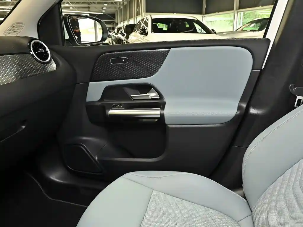 Mercedes-Benz B 200