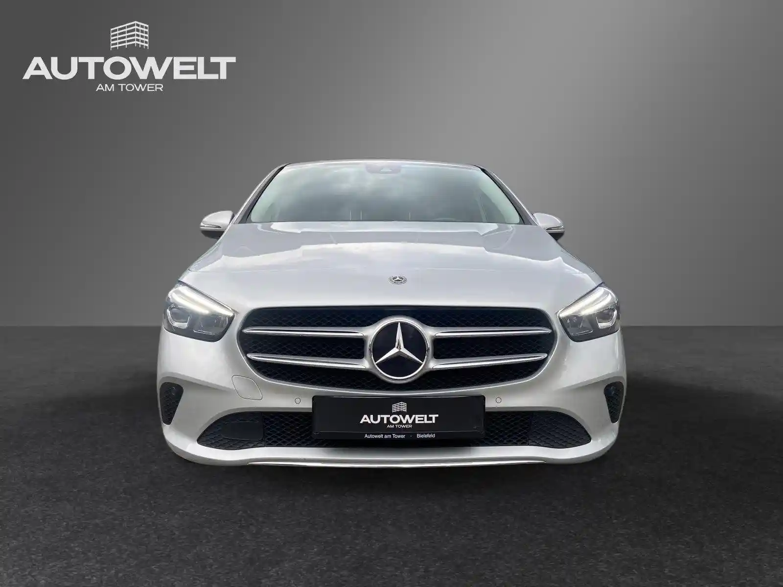 Mercedes-Benz B 180