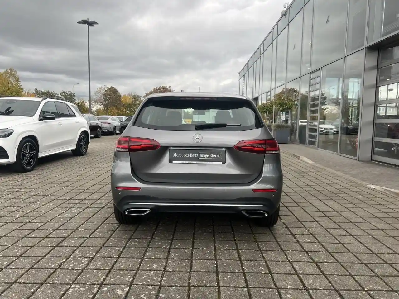 Mercedes-Benz B 180