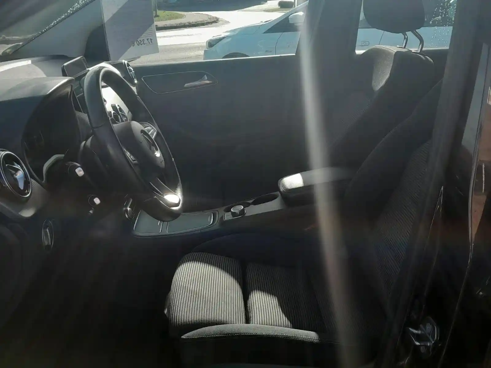 Mercedes-Benz B 180