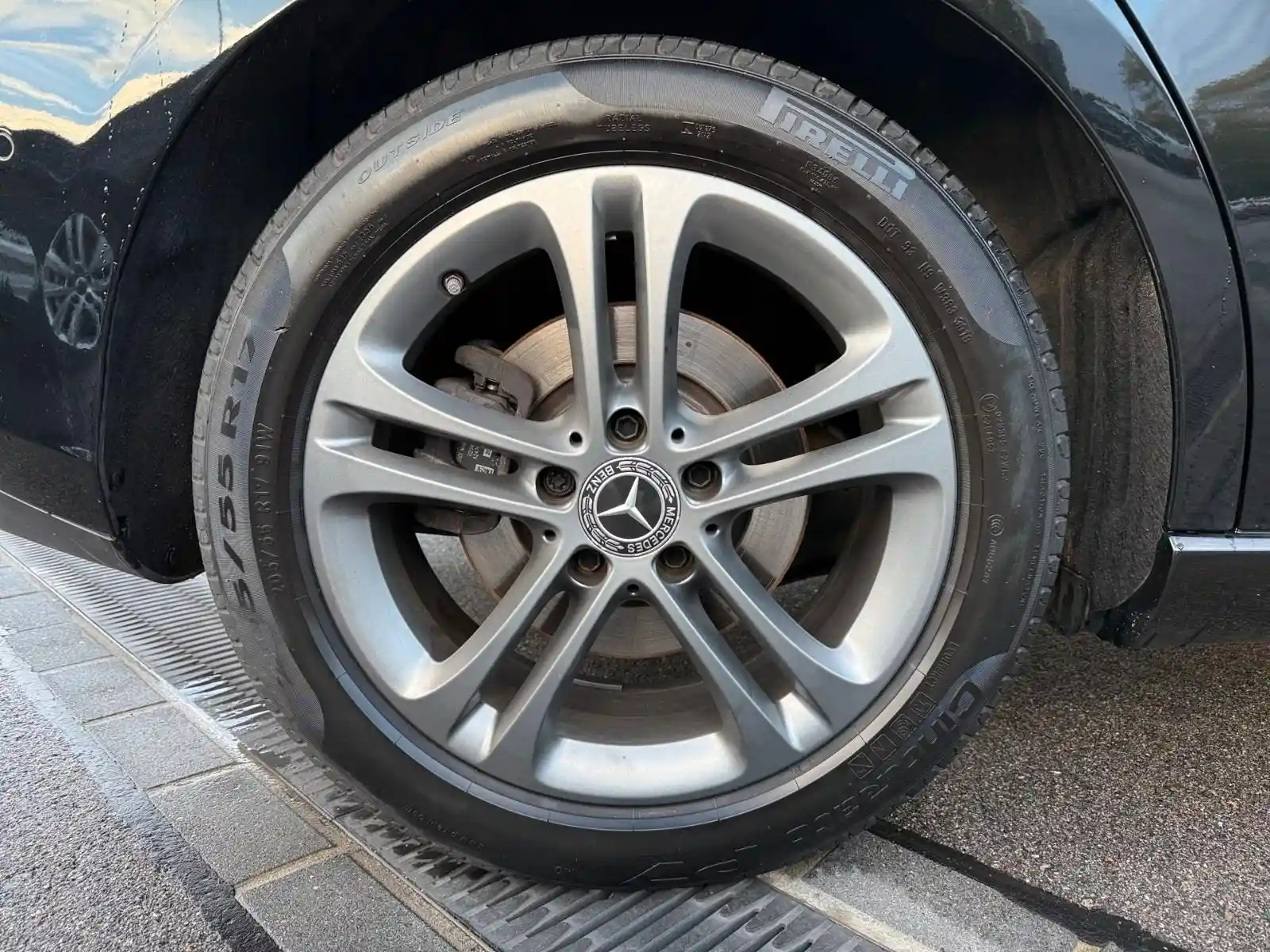 Mercedes-Benz B 200