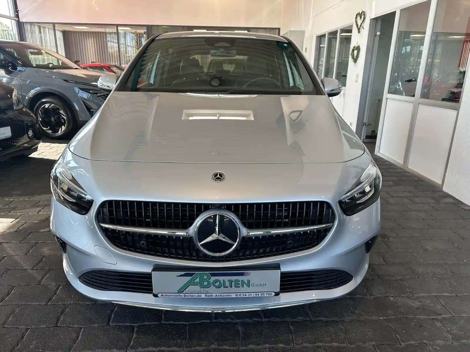 Mercedes-Benz B 180