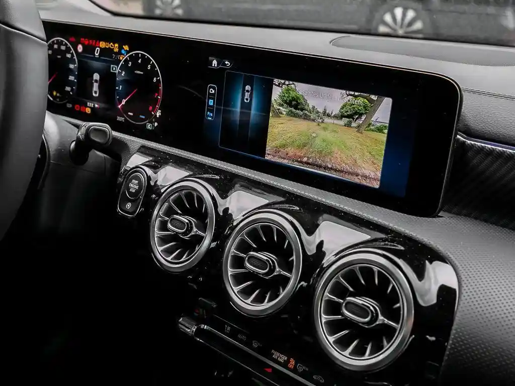 Mercedes-Benz CLA 180