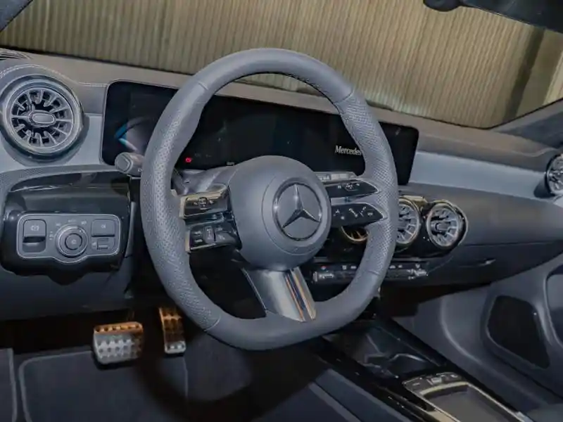 Mercedes-Benz CLA 220