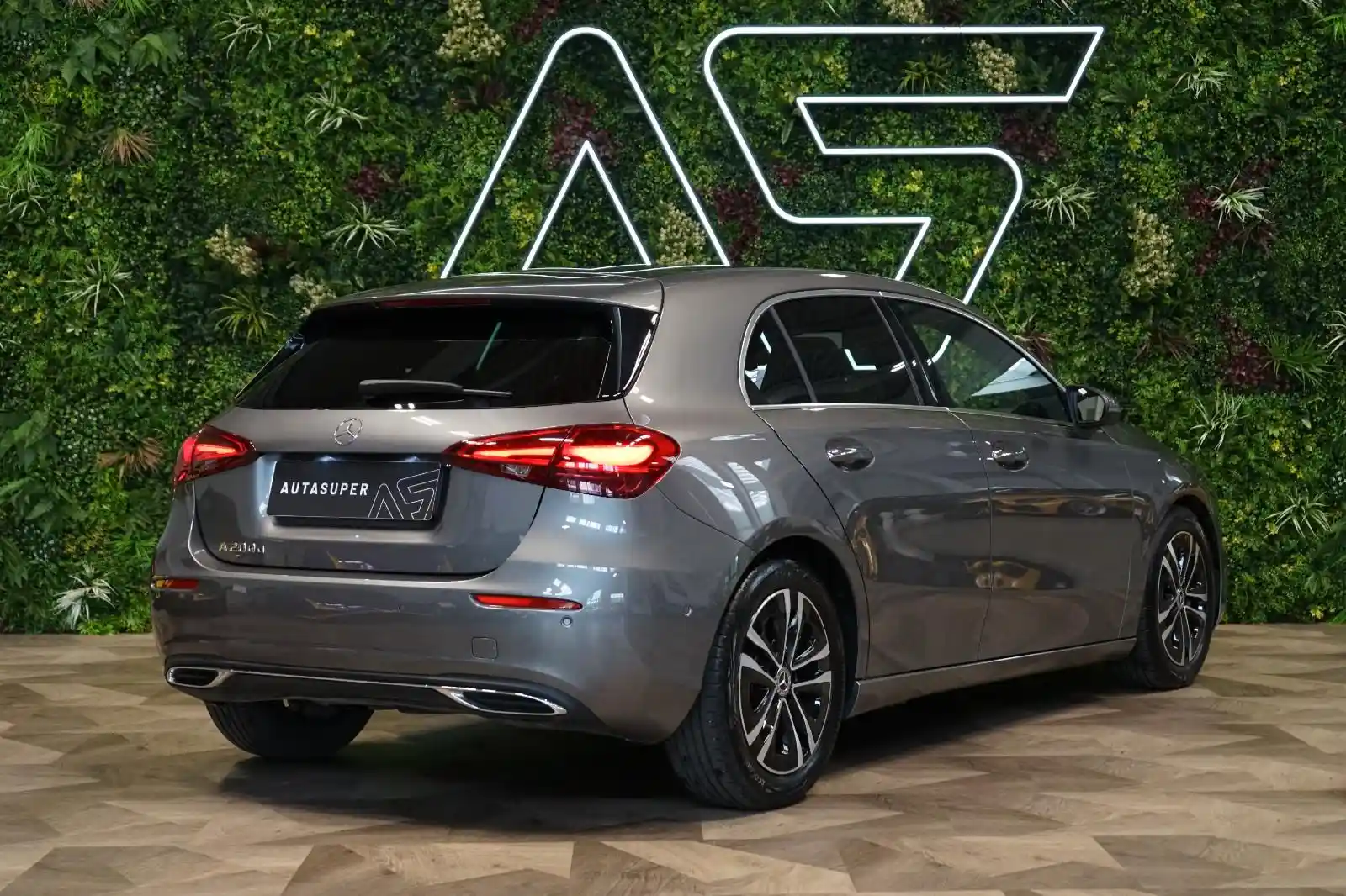 Mercedes-Benz A 200