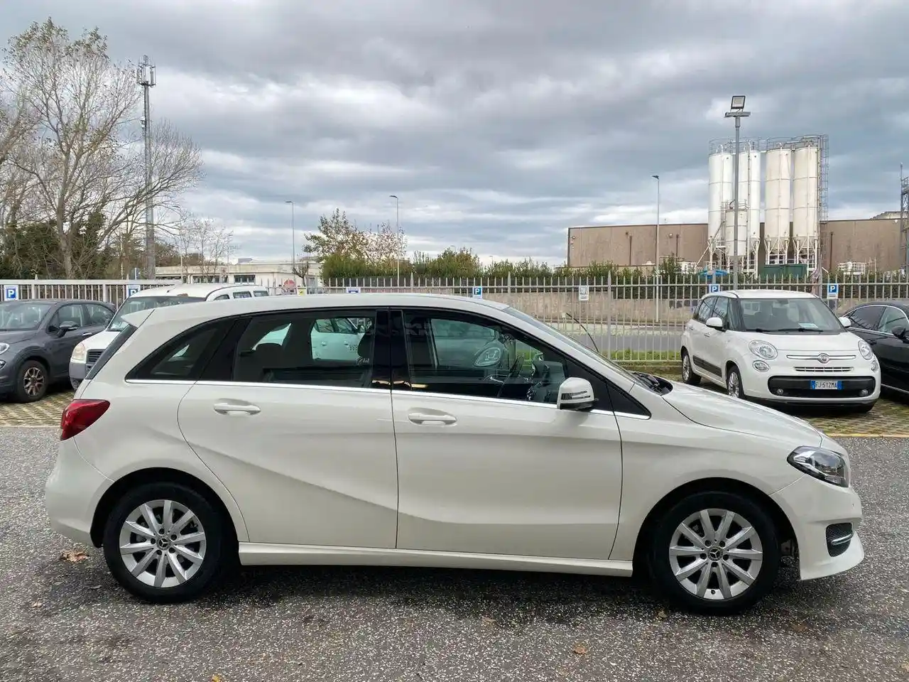 Mercedes-Benz B 180