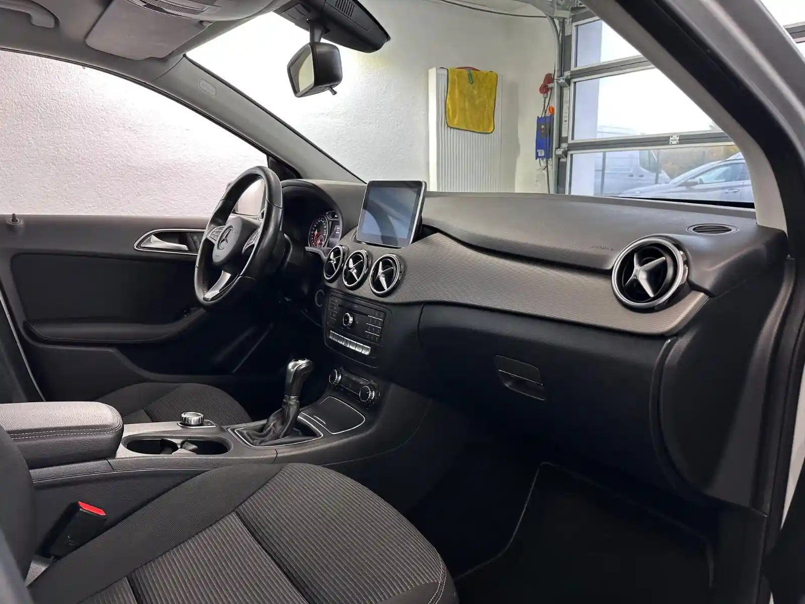 Mercedes-Benz B 180