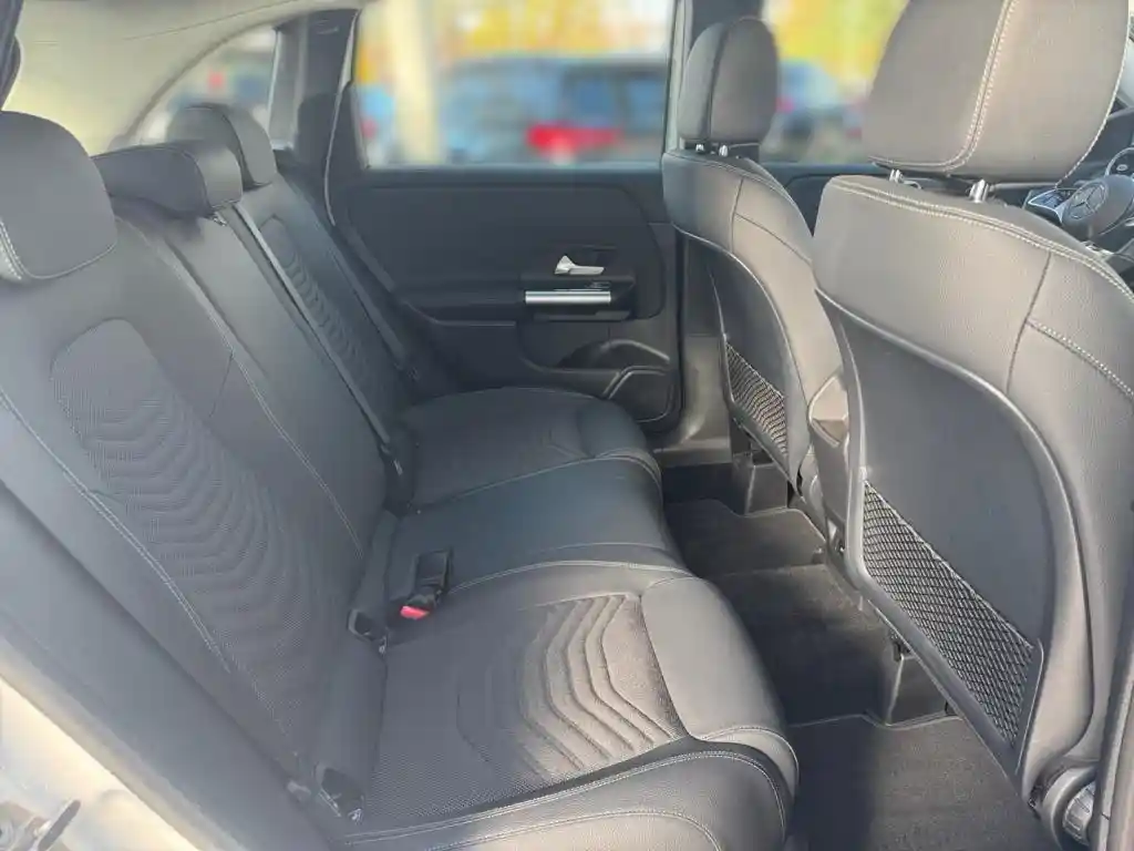 Mercedes-Benz B 200