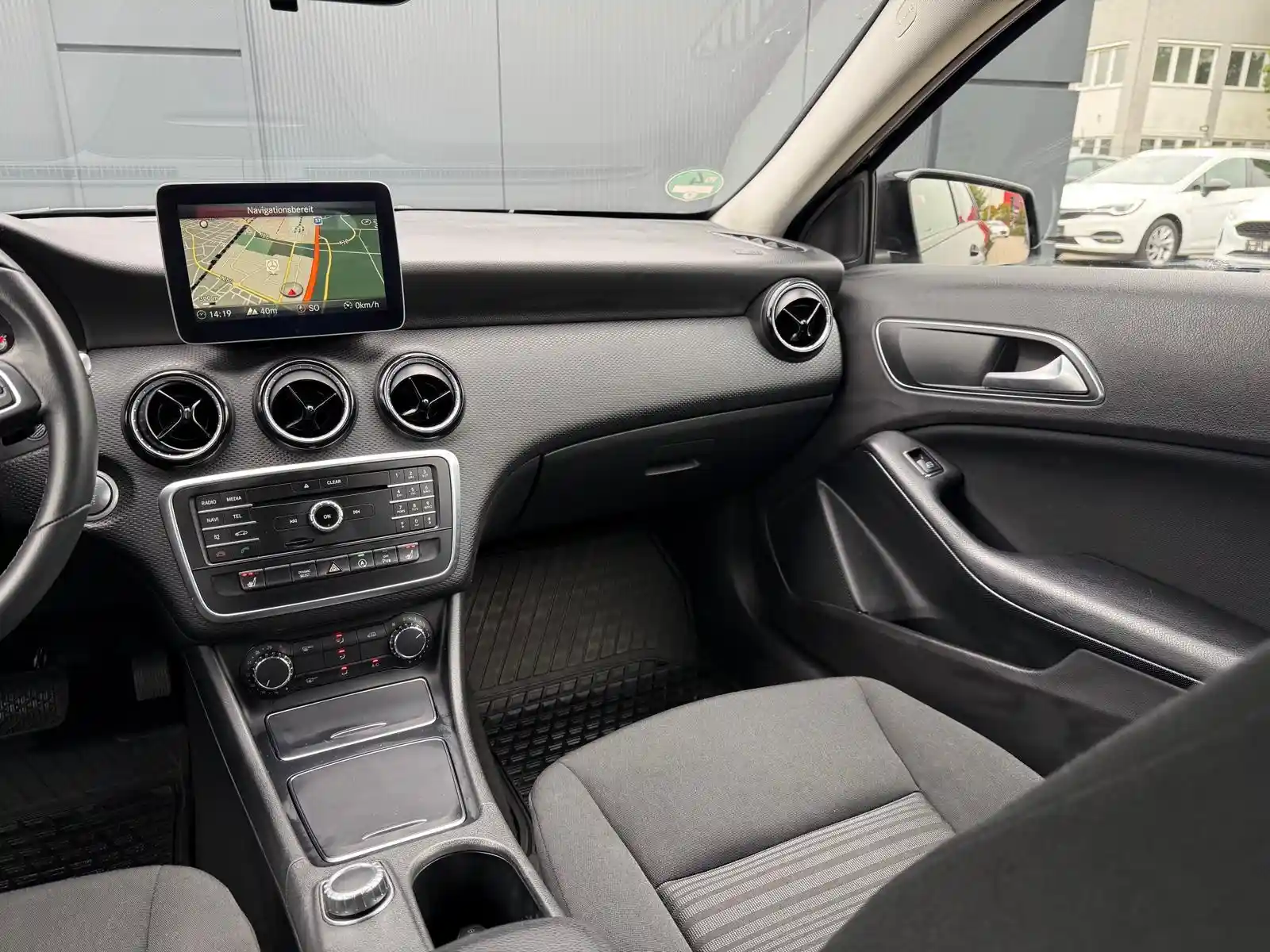 Mercedes-Benz A 180