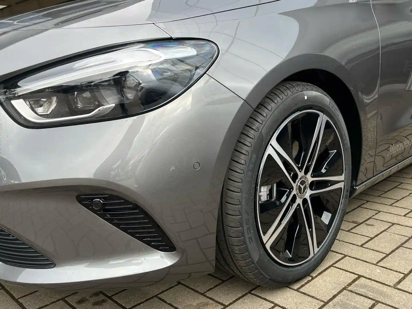 Mercedes-Benz B 200