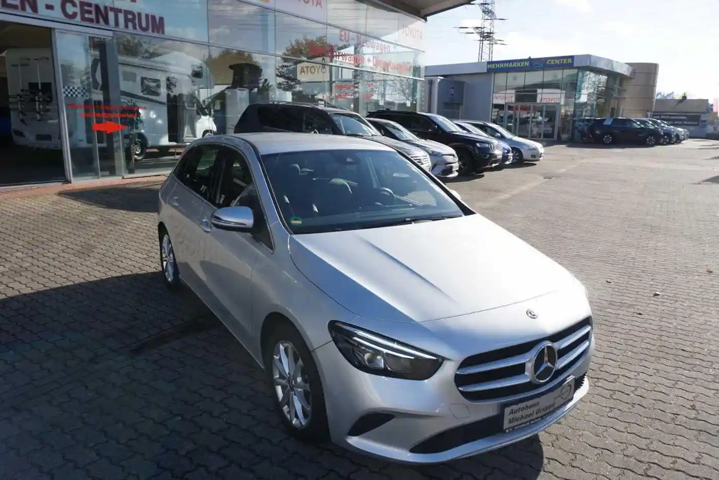 Mercedes-Benz B 180