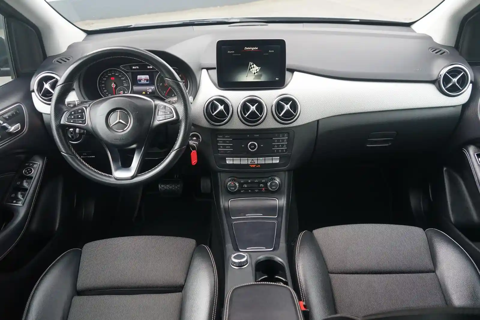Mercedes-Benz B 200