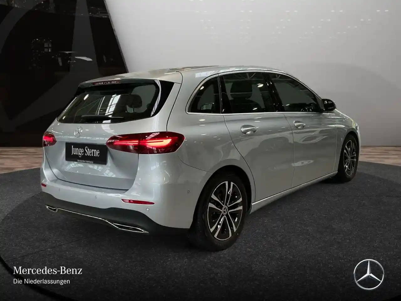 Mercedes-Benz B 180