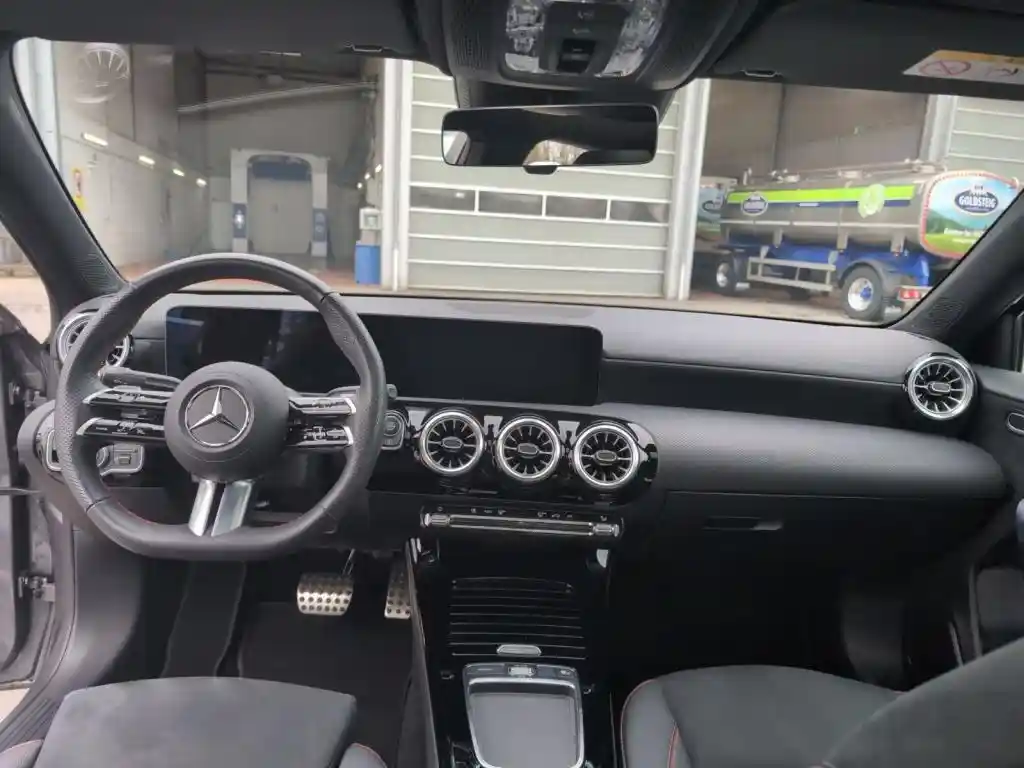Mercedes-Benz A 220
