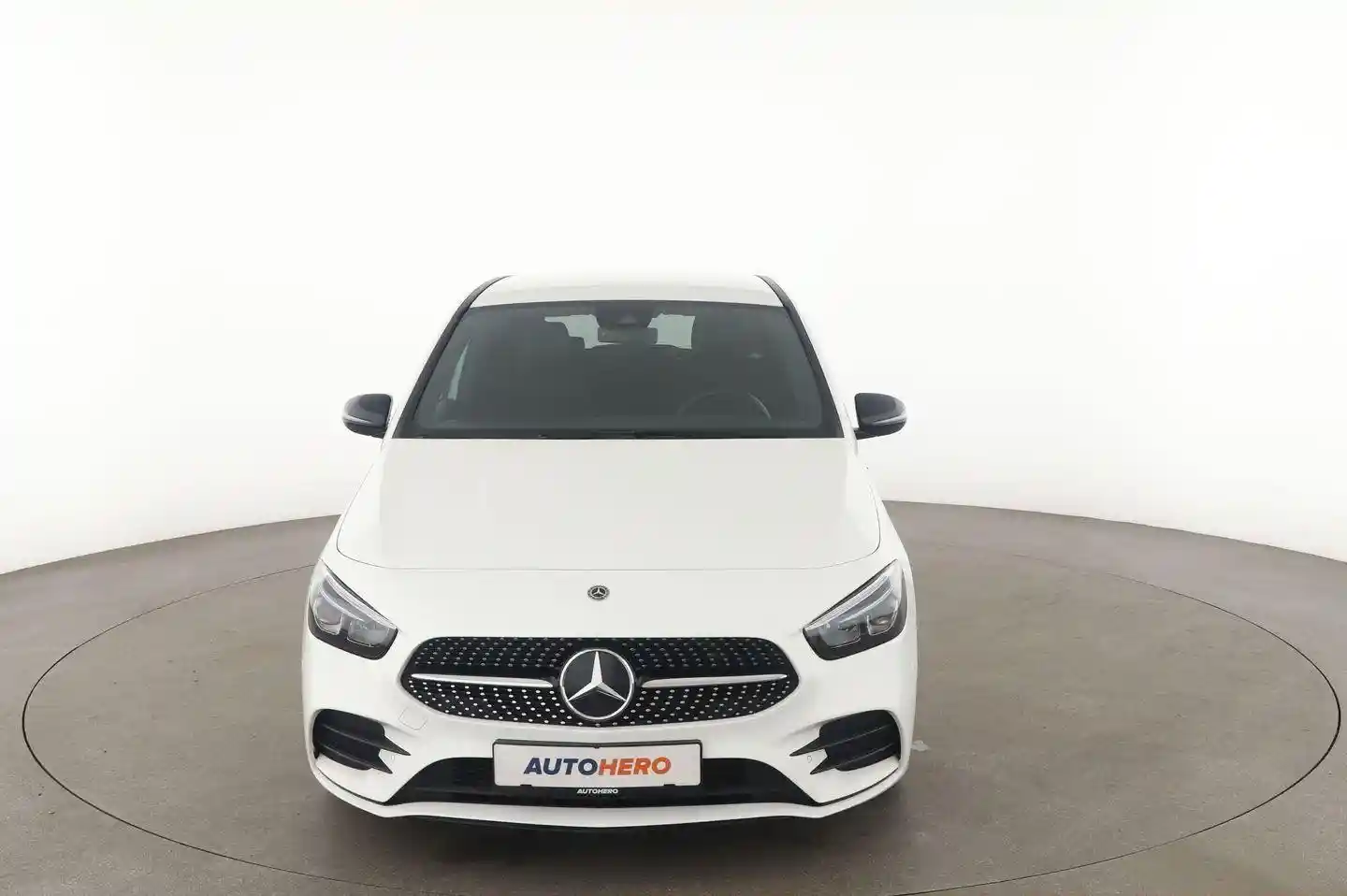 Mercedes-Benz B 180