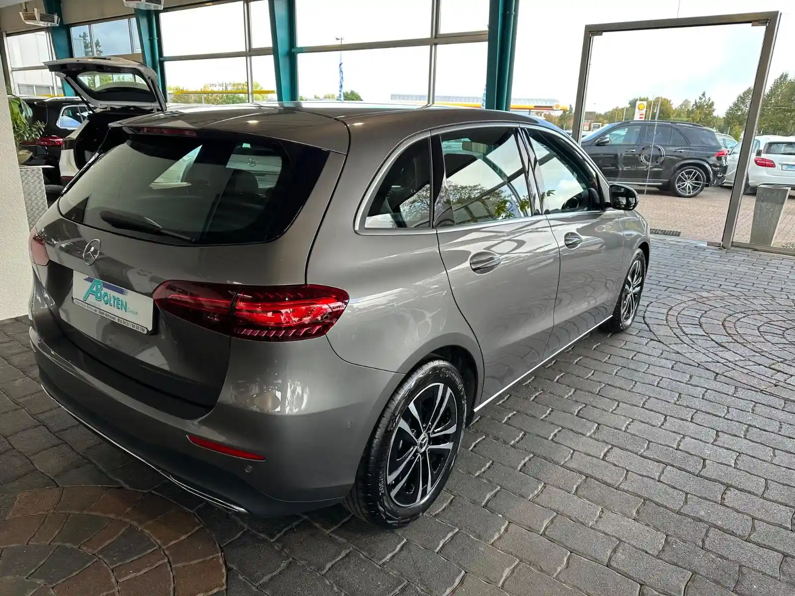 Mercedes-Benz B 180