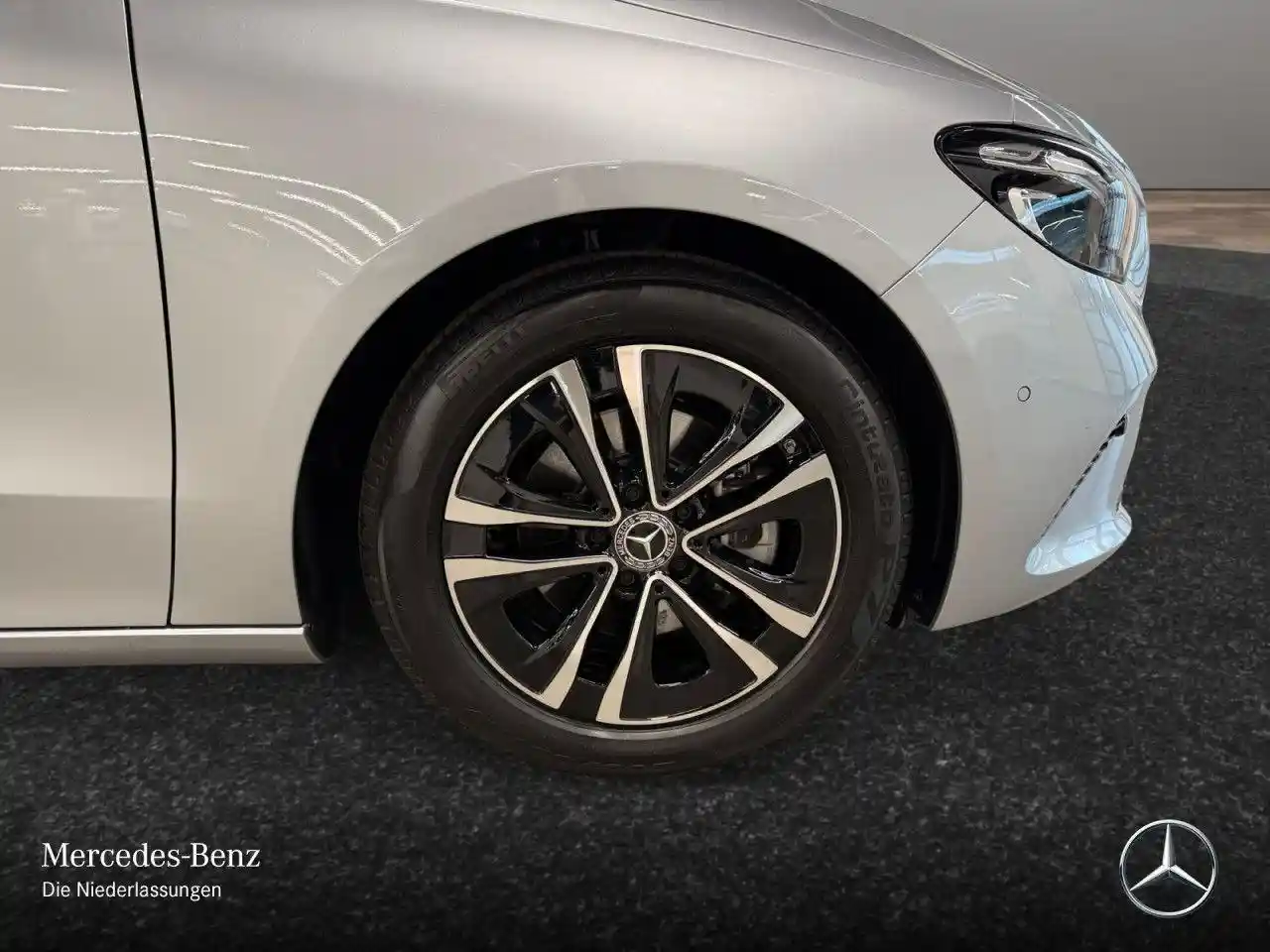 Mercedes-Benz B 180
