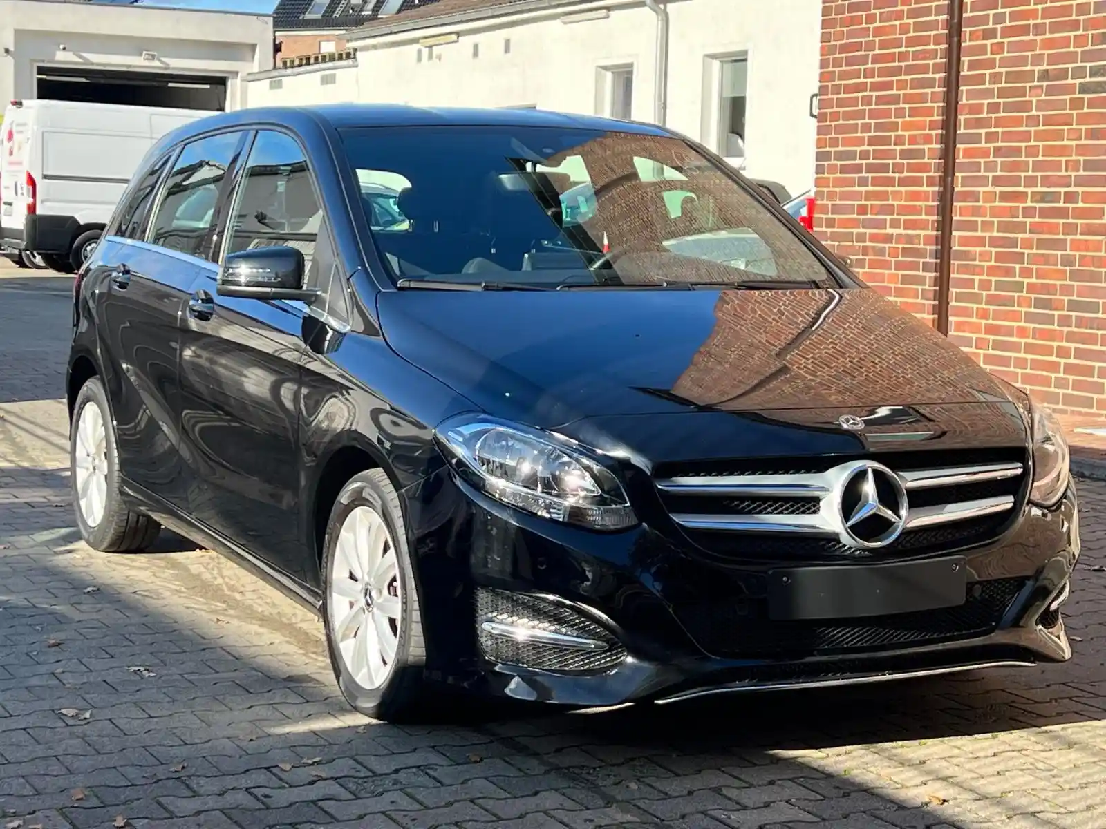 Mercedes-Benz B 180