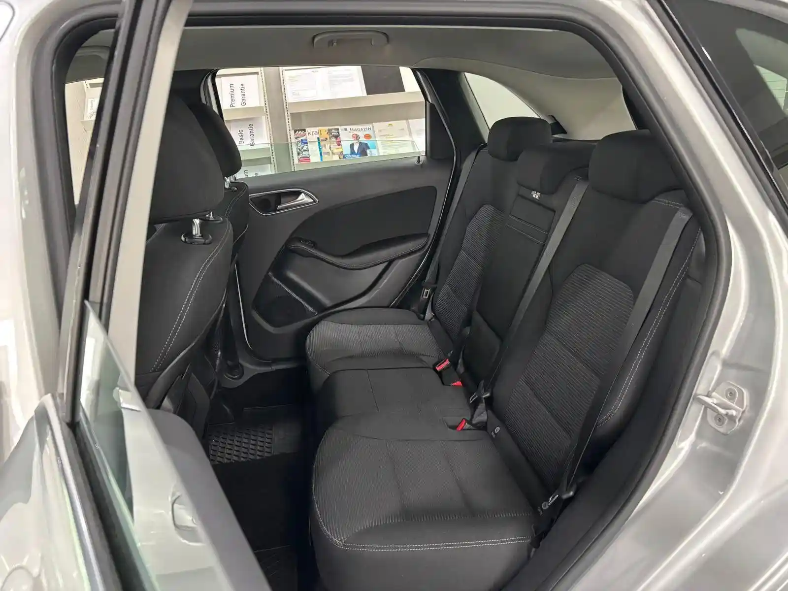 Mercedes-Benz B 180