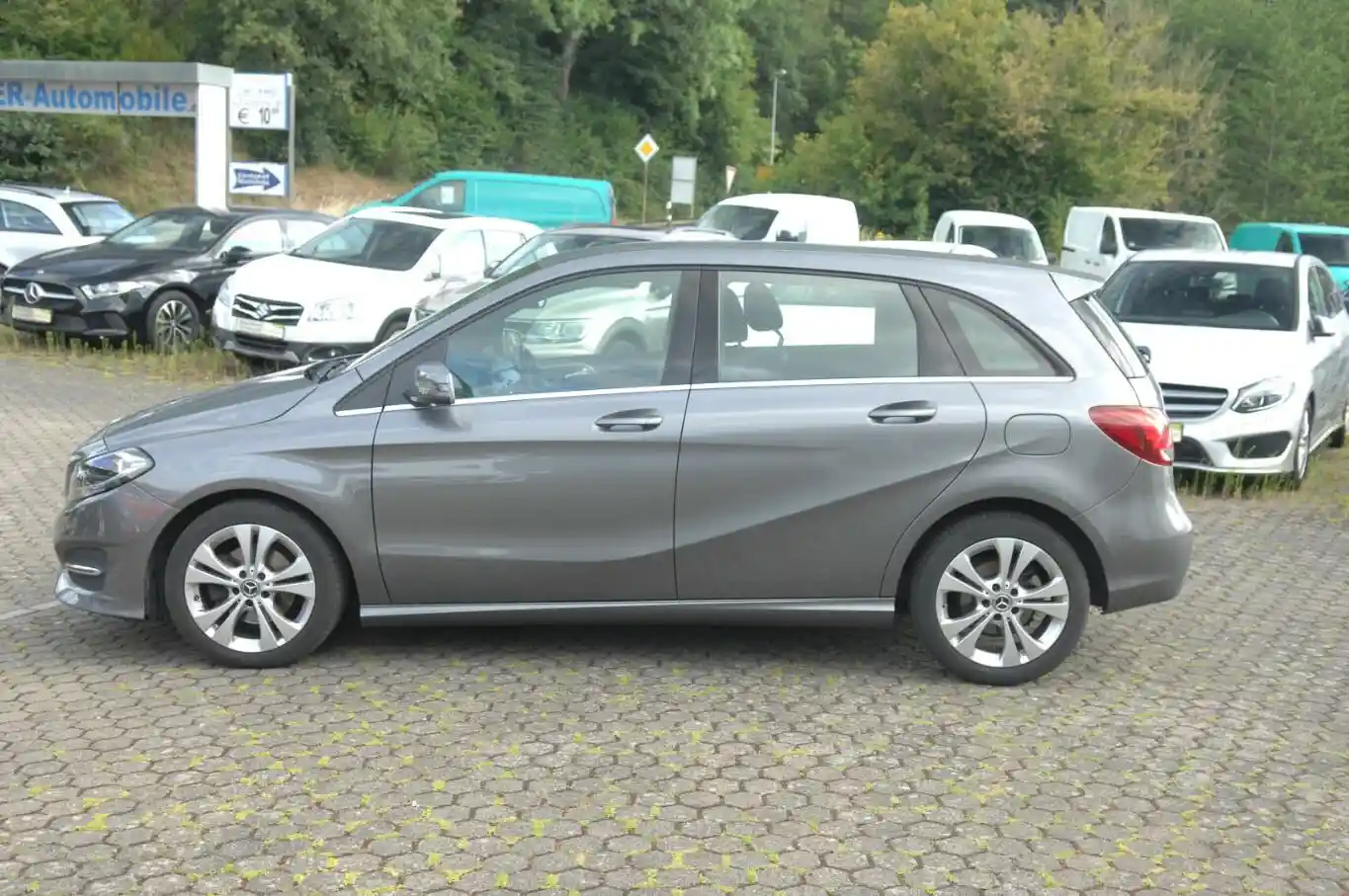Mercedes-Benz B 180