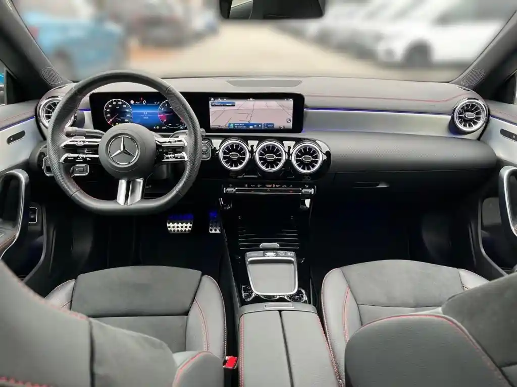 Mercedes-Benz CLA 200