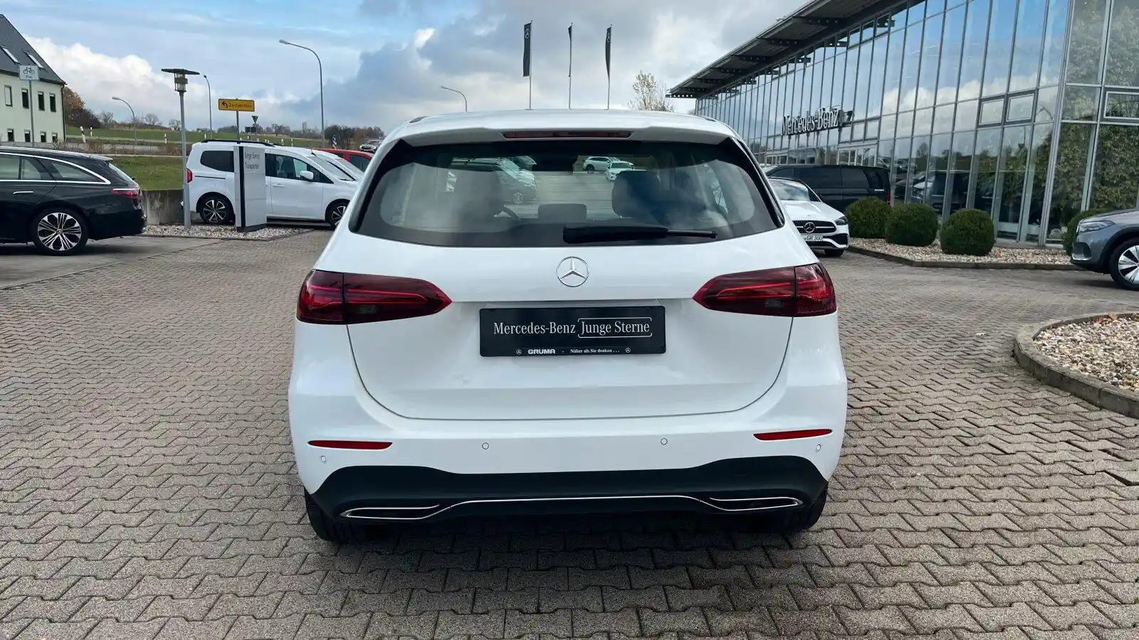 Mercedes-Benz B 180