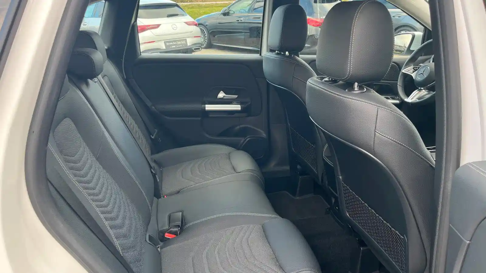 Mercedes-Benz B 180