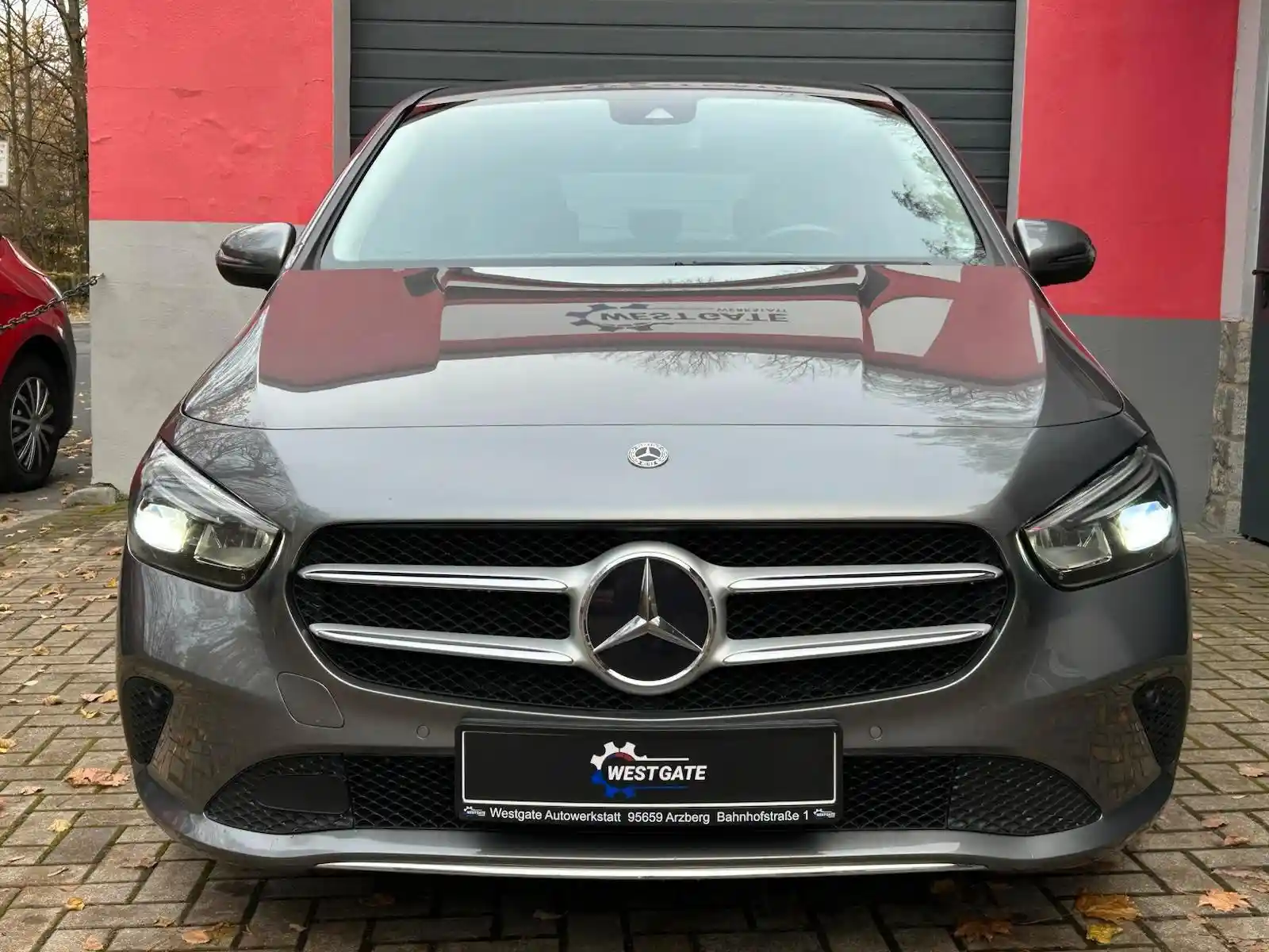 Mercedes-Benz B 180
