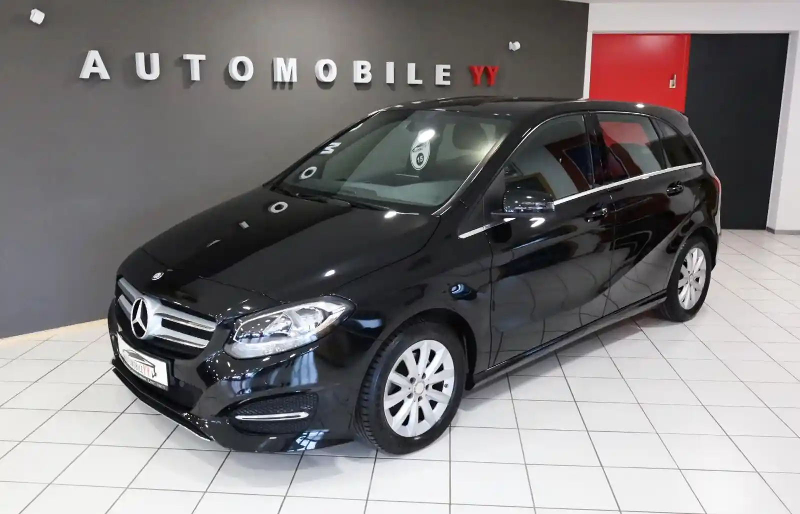 Mercedes-Benz B 180