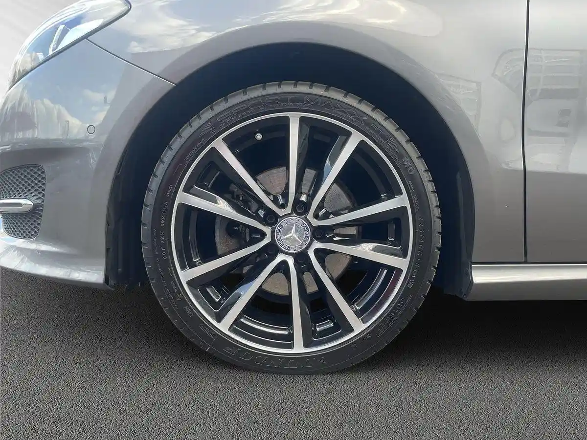 Mercedes-Benz B 180