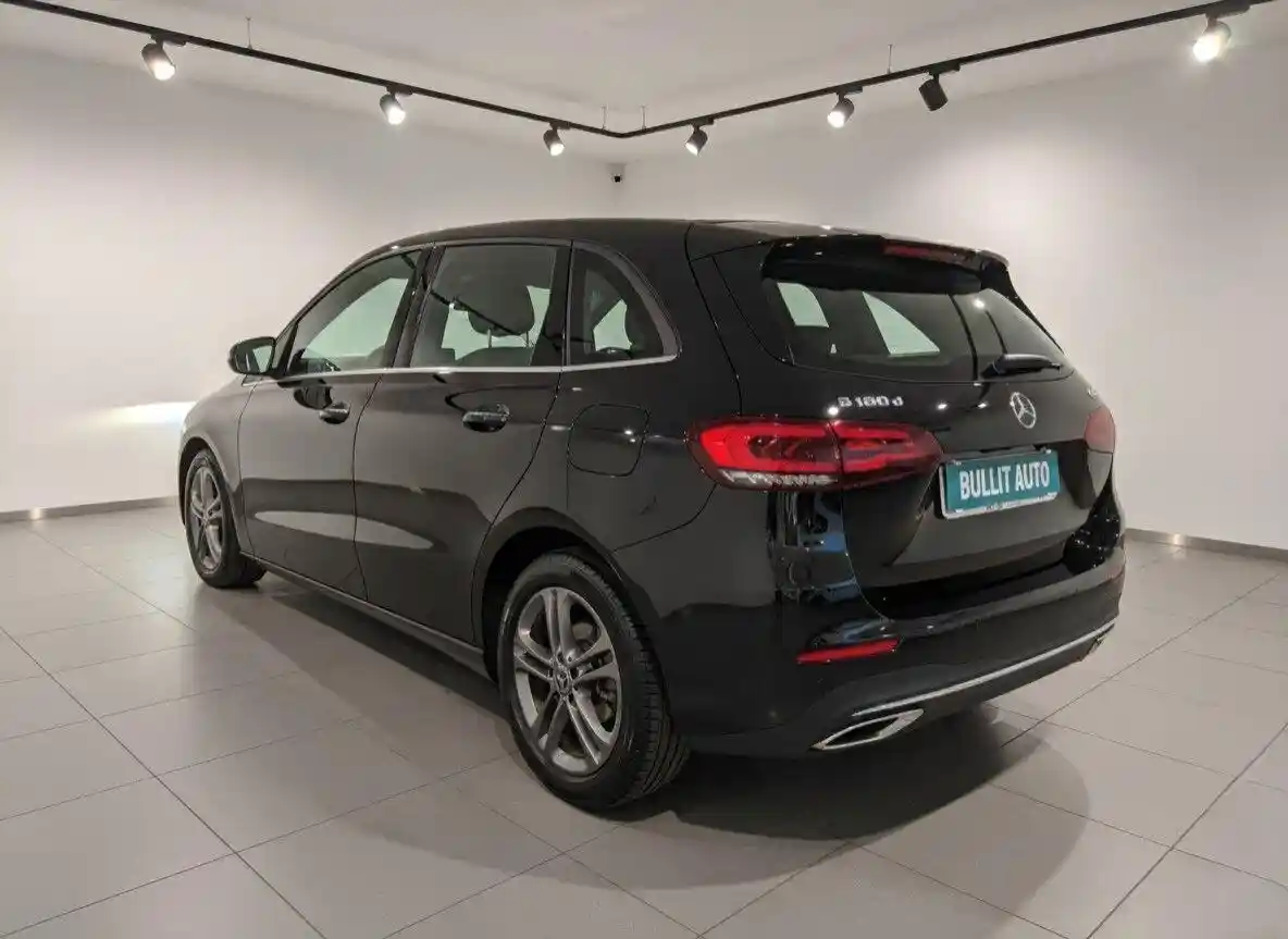 Mercedes-Benz B 180