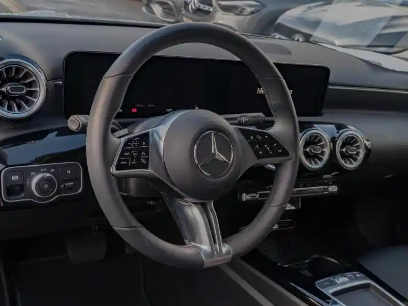Mercedes-Benz A 220