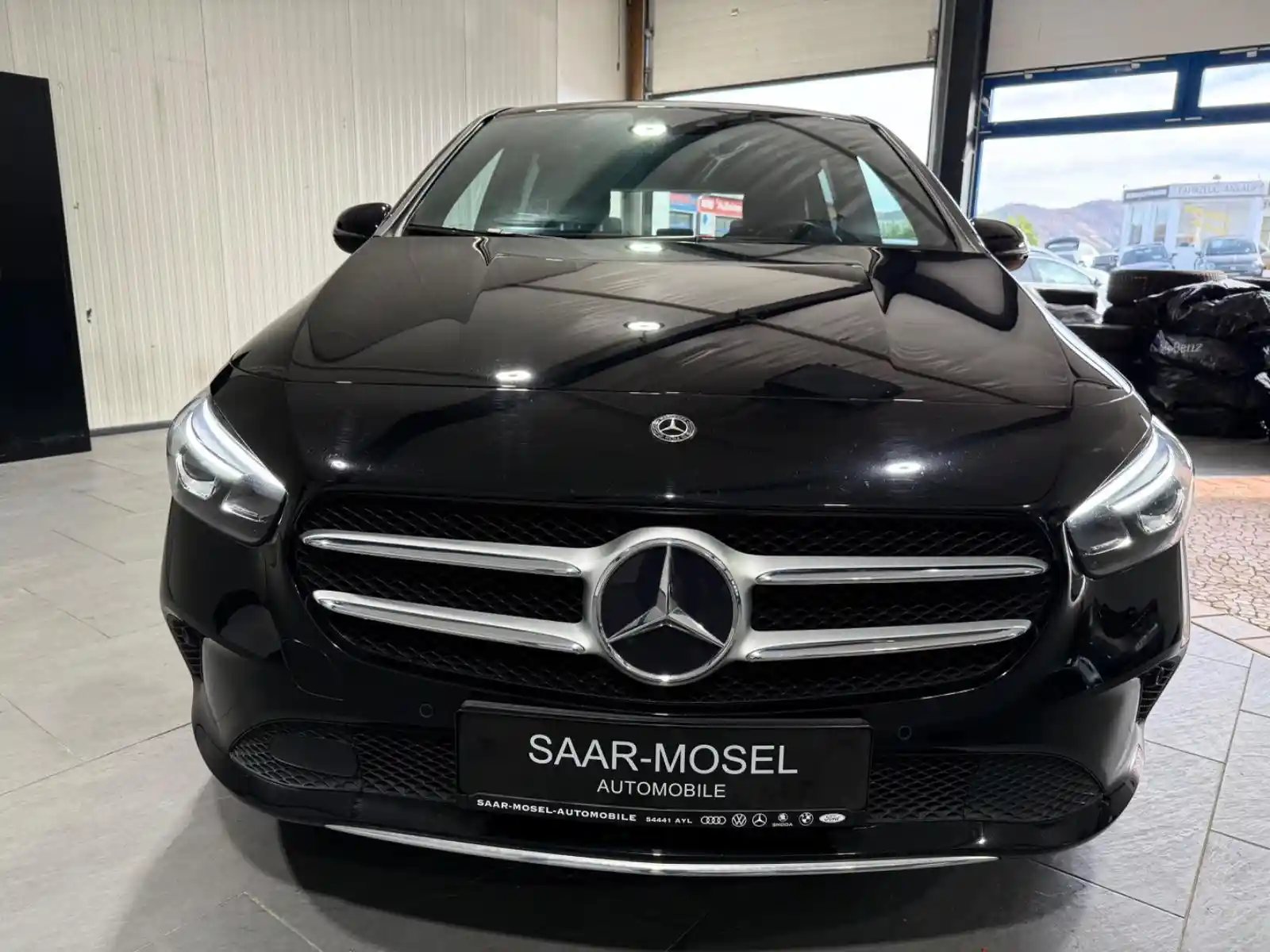 Mercedes-Benz B 180