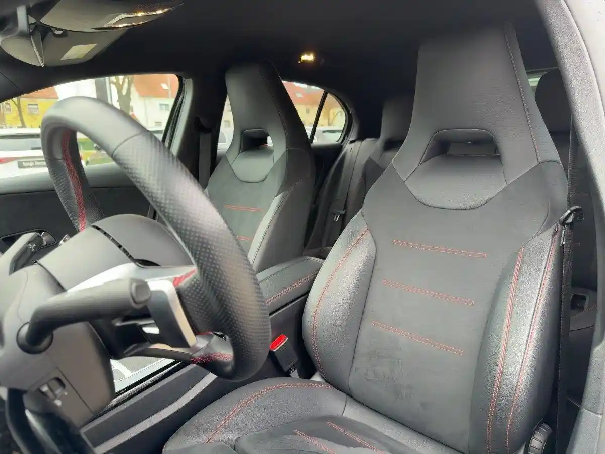 Mercedes-Benz A 180
