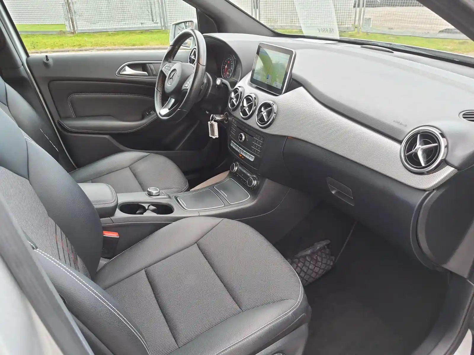 Mercedes-Benz B 180