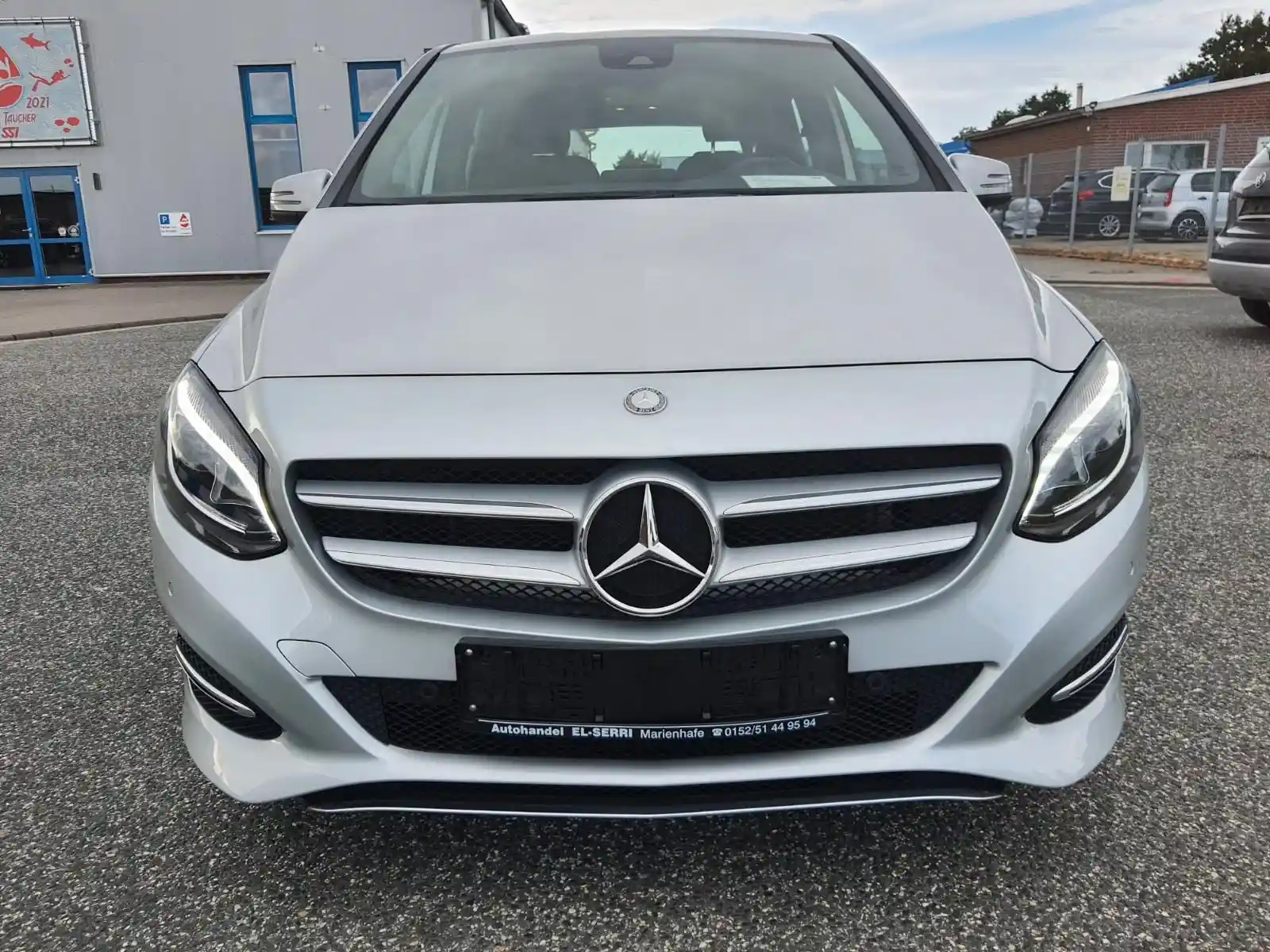 Mercedes-Benz B 180