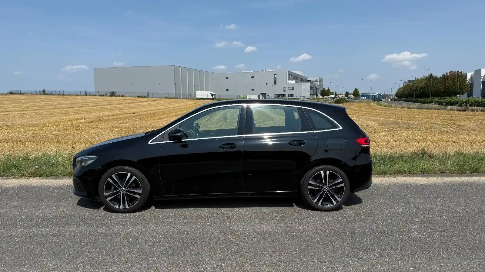 Mercedes-Benz B 180