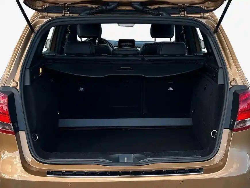 Mercedes-Benz B 180