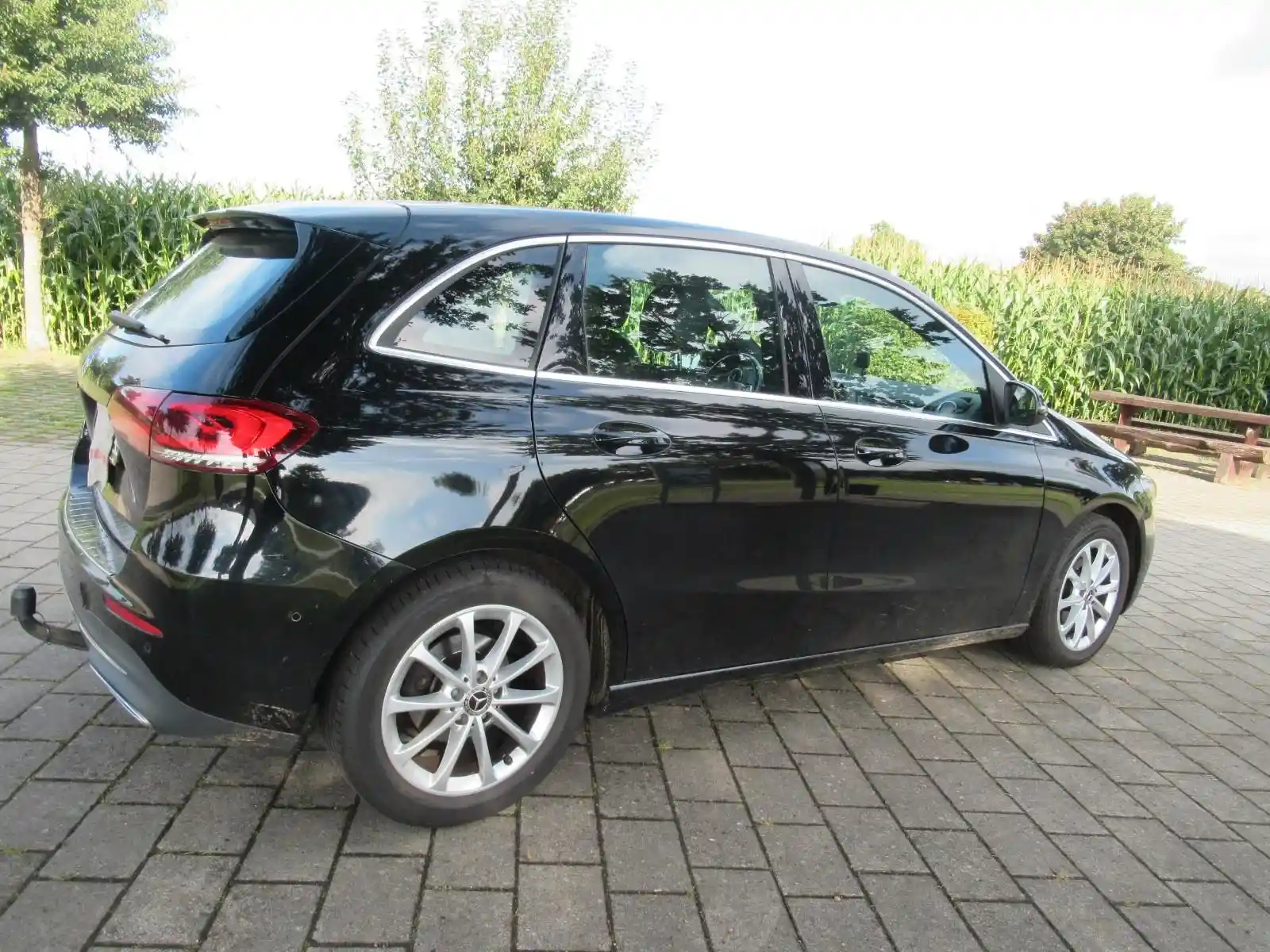 Mercedes-Benz B 180