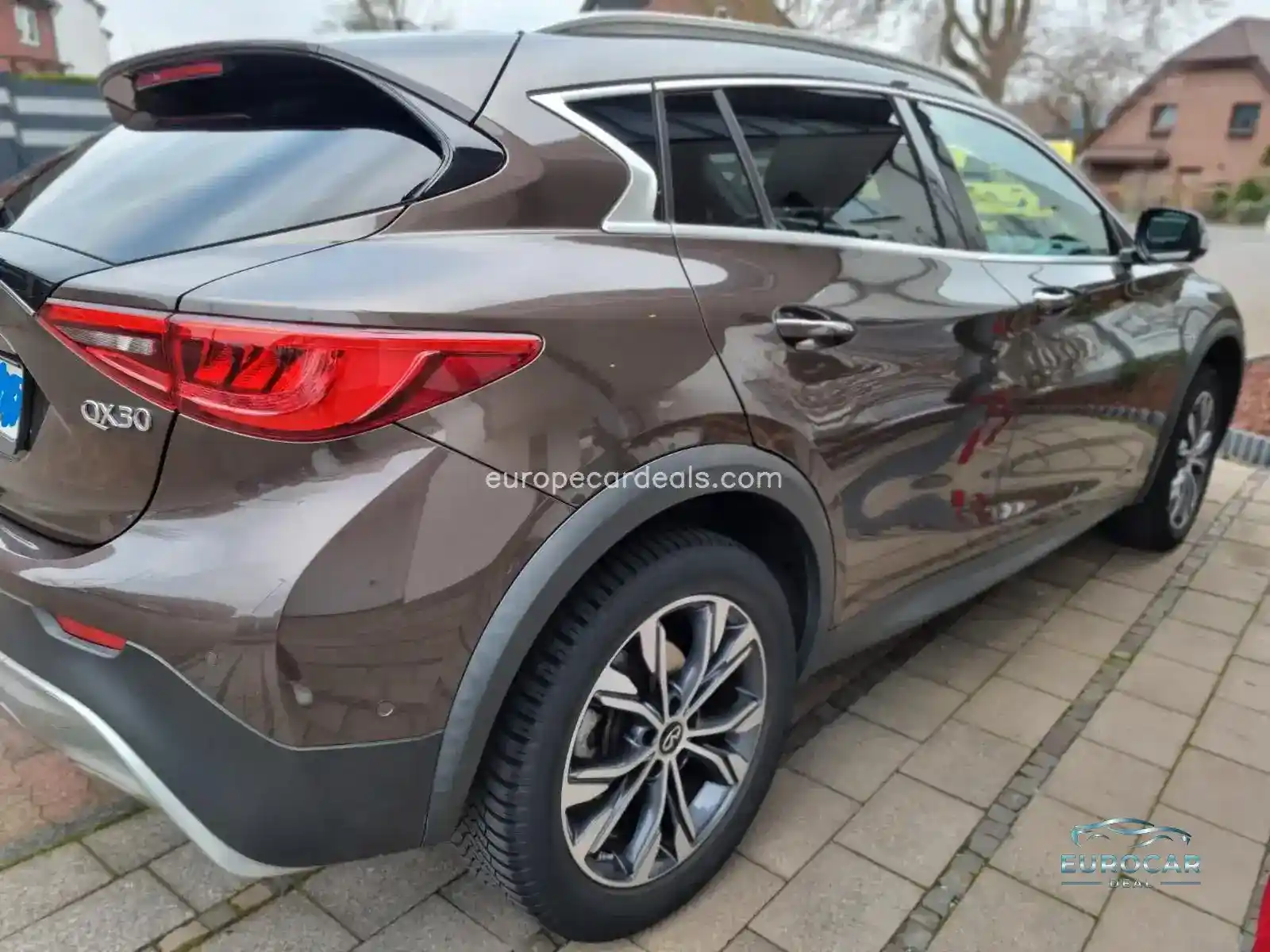 Infiniti QX30