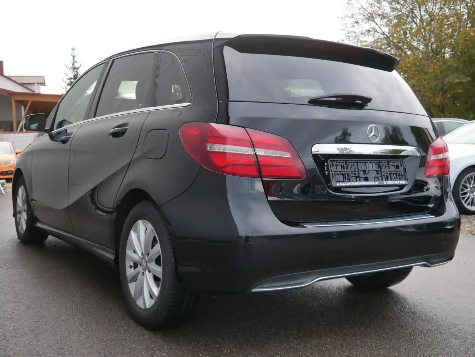 Mercedes-Benz B 180
