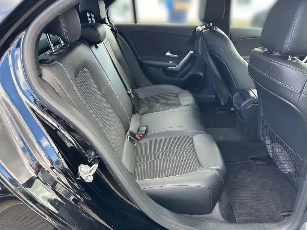 Mercedes-Benz A 220