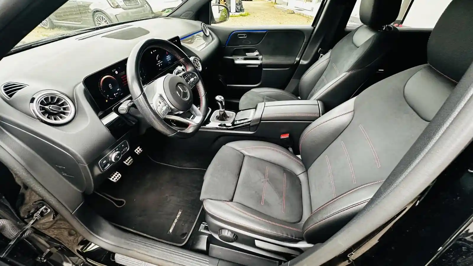 Mercedes-Benz B 180