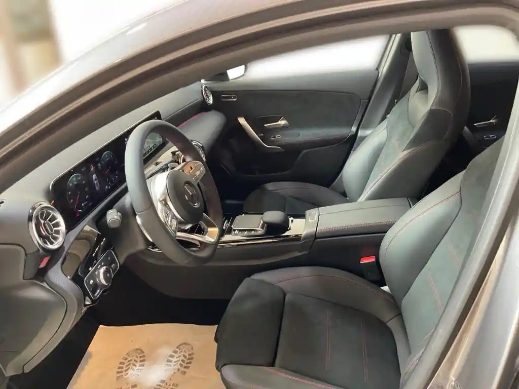 Mercedes-Benz A 180