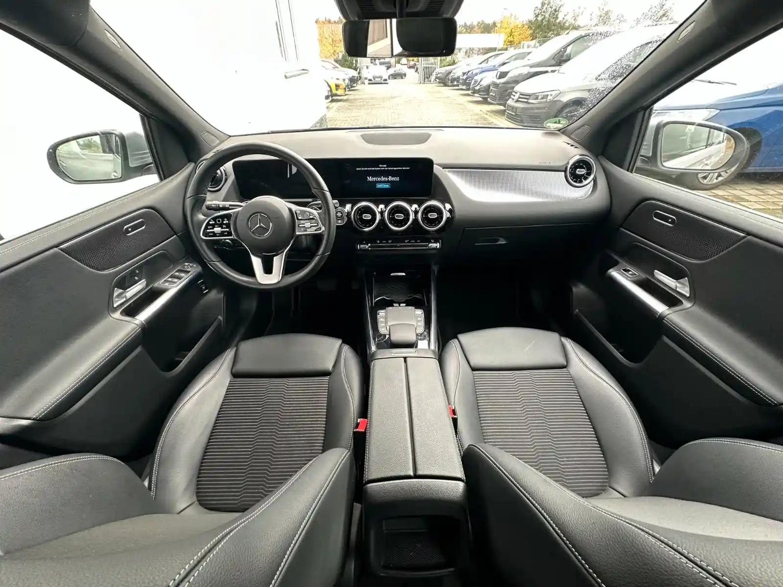 Mercedes-Benz B 180