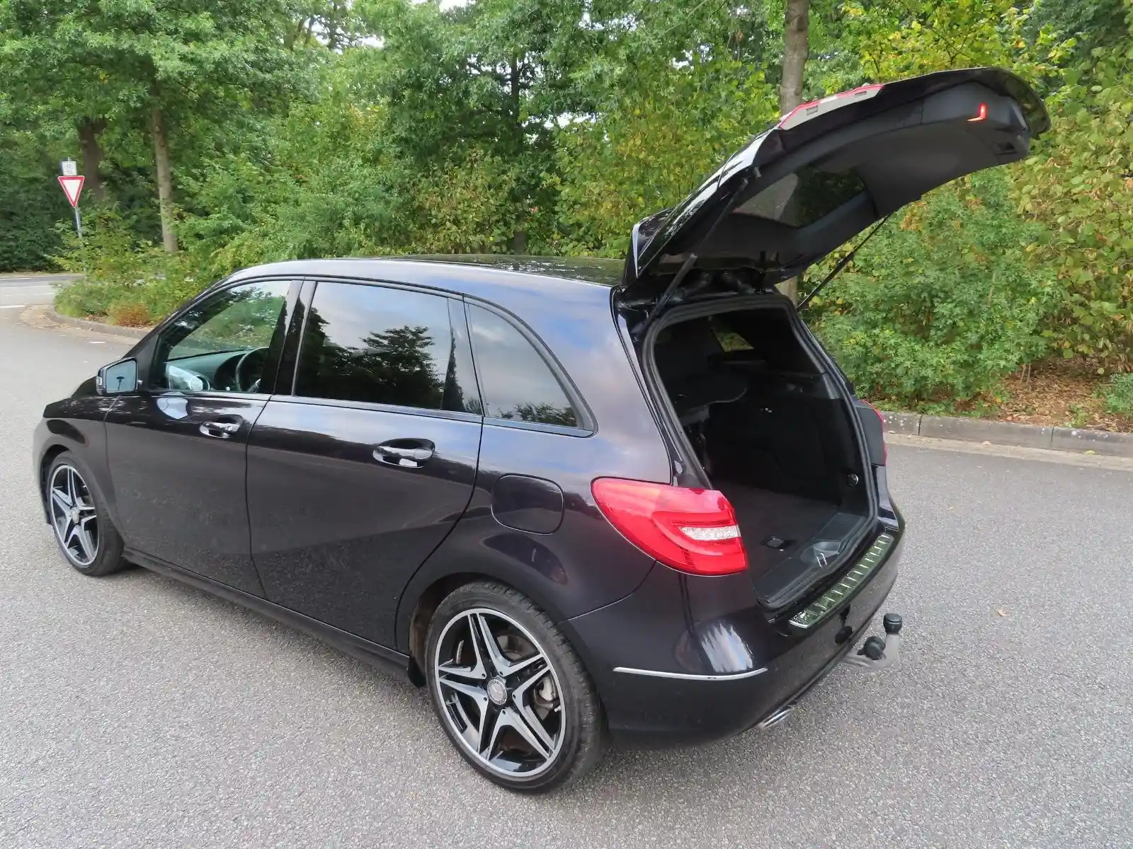 Mercedes-Benz B 180